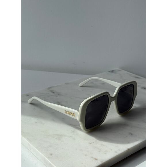 NEW Loewe LW40134U Oversized Square Sunglasses in White main image 4